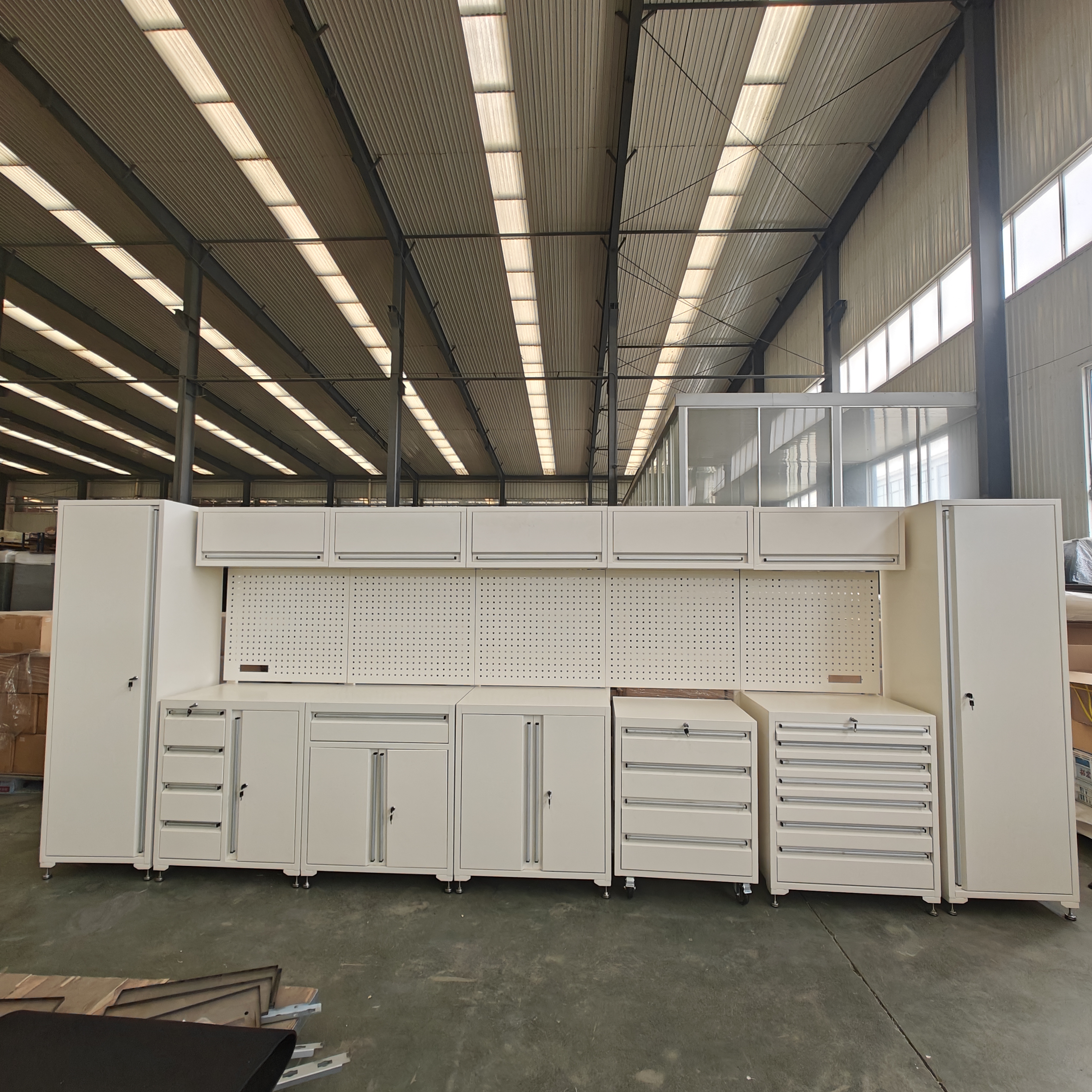 White Heavy duty Garage Cabinet ၊