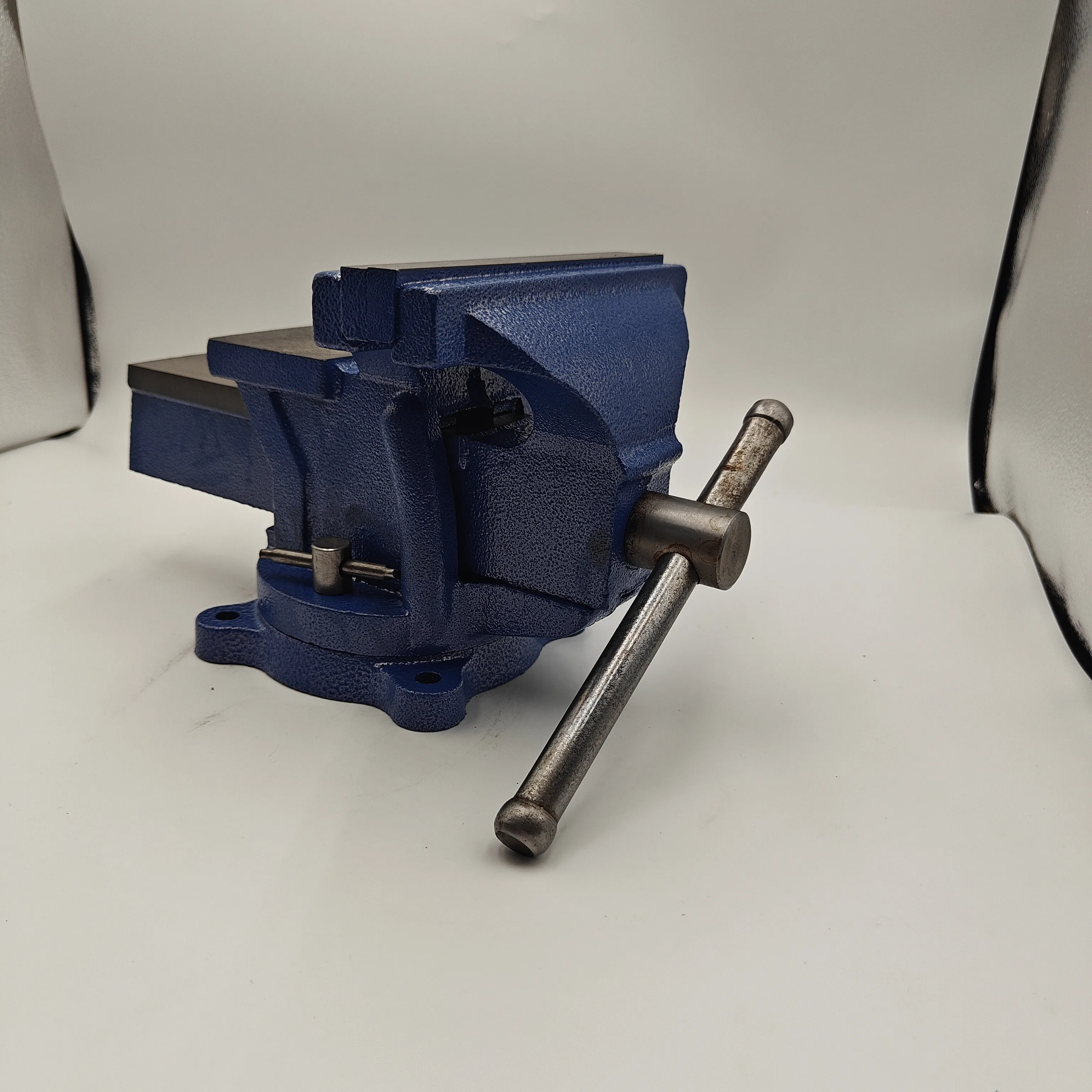 ဘက်စုံသုံး Bench Vise