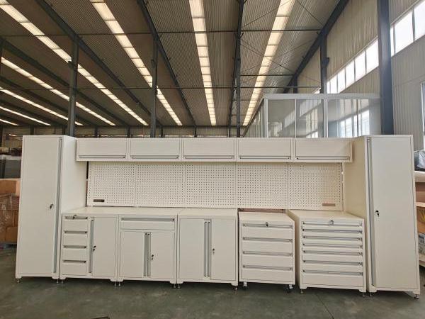 White Beight Heavy Duty Garage ကက်ဘိနက်