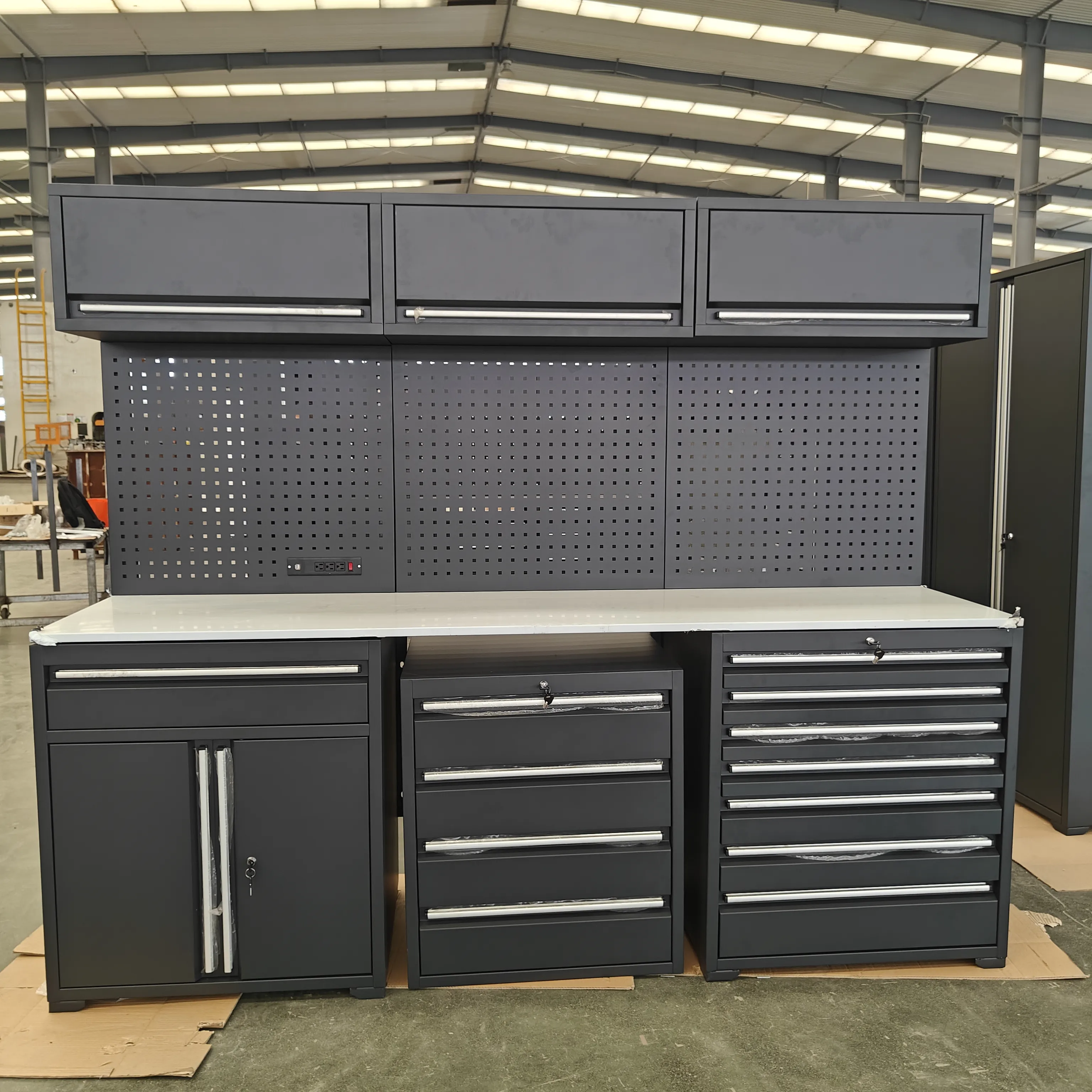 ခိုင်ခံ့သောသတ္တု workbench ၏ဝိသေသလက္ခဏာများကဘာလဲ။