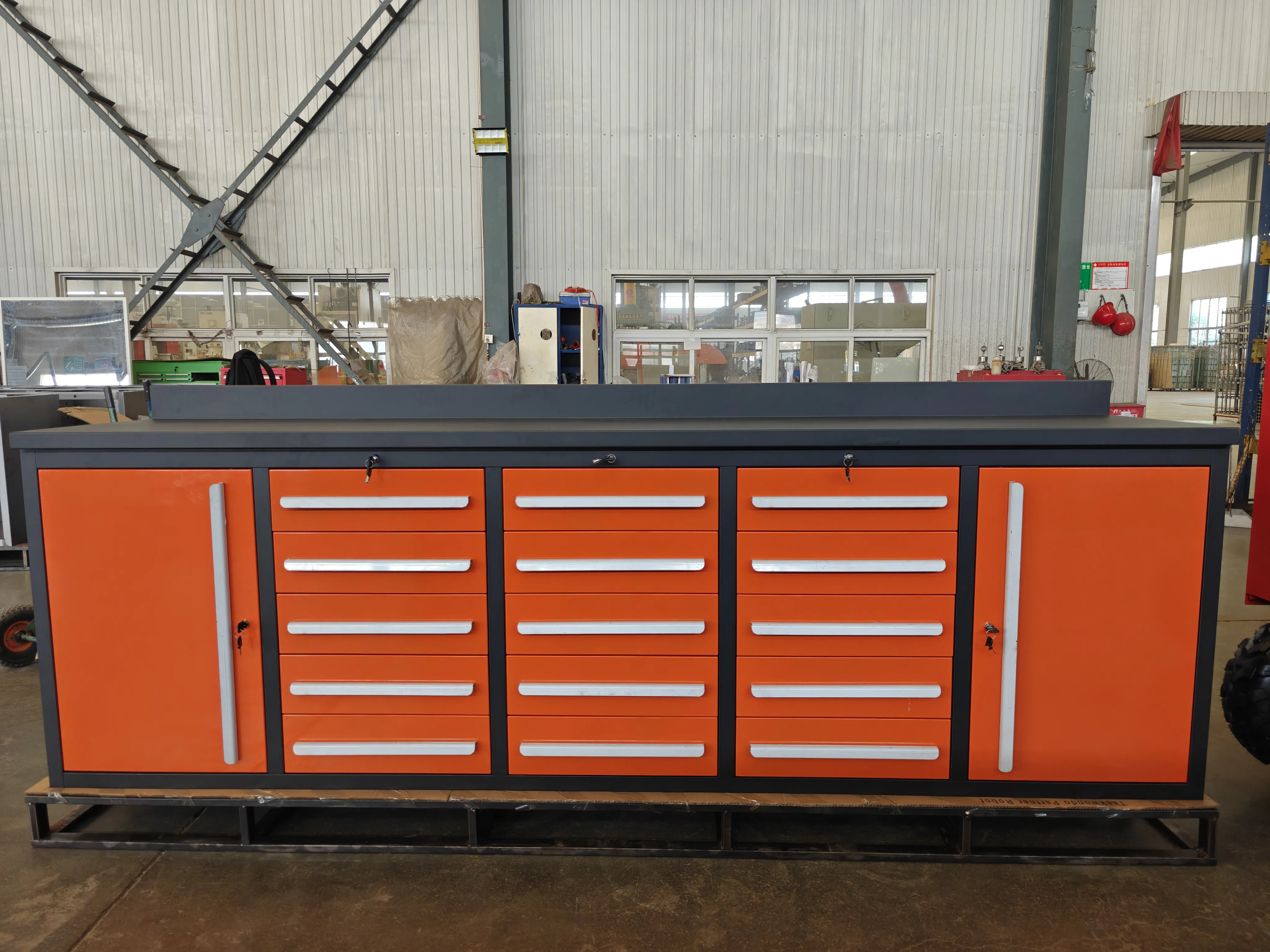 လိမ်မော်ရောင် Tool Workbench ၏အင်္ဂါရပ်များမှာအဘယ်နည်း။